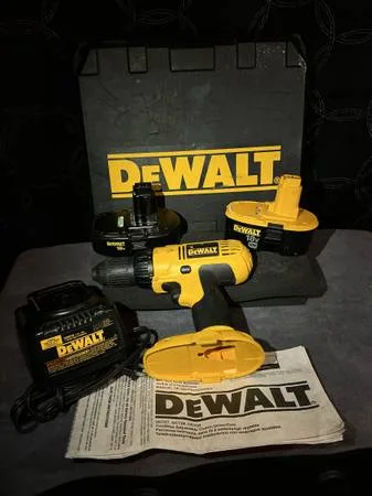 dewalt 18v drill kit 2 batteries charger case