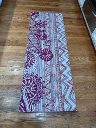 Gaiam yoga mat 68x24